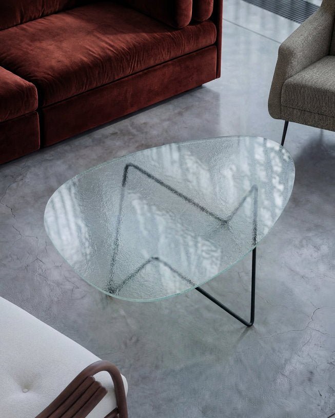 Table basse en verre structuré transparent et acier noir mat 106cm Pedrera - Gubi - The Cool Republic