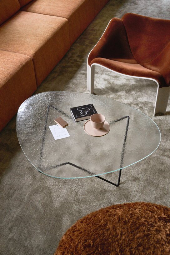 Table basse en verre structuré transparent et acier noir mat 106cm Pedrera - Gubi - The Cool Republic