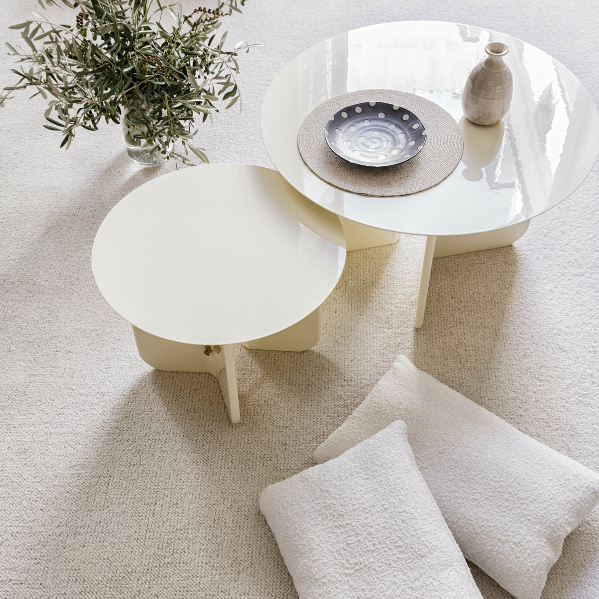 Table basse laquée ivoire Small Be Good - Red Edition - The Cool Republic