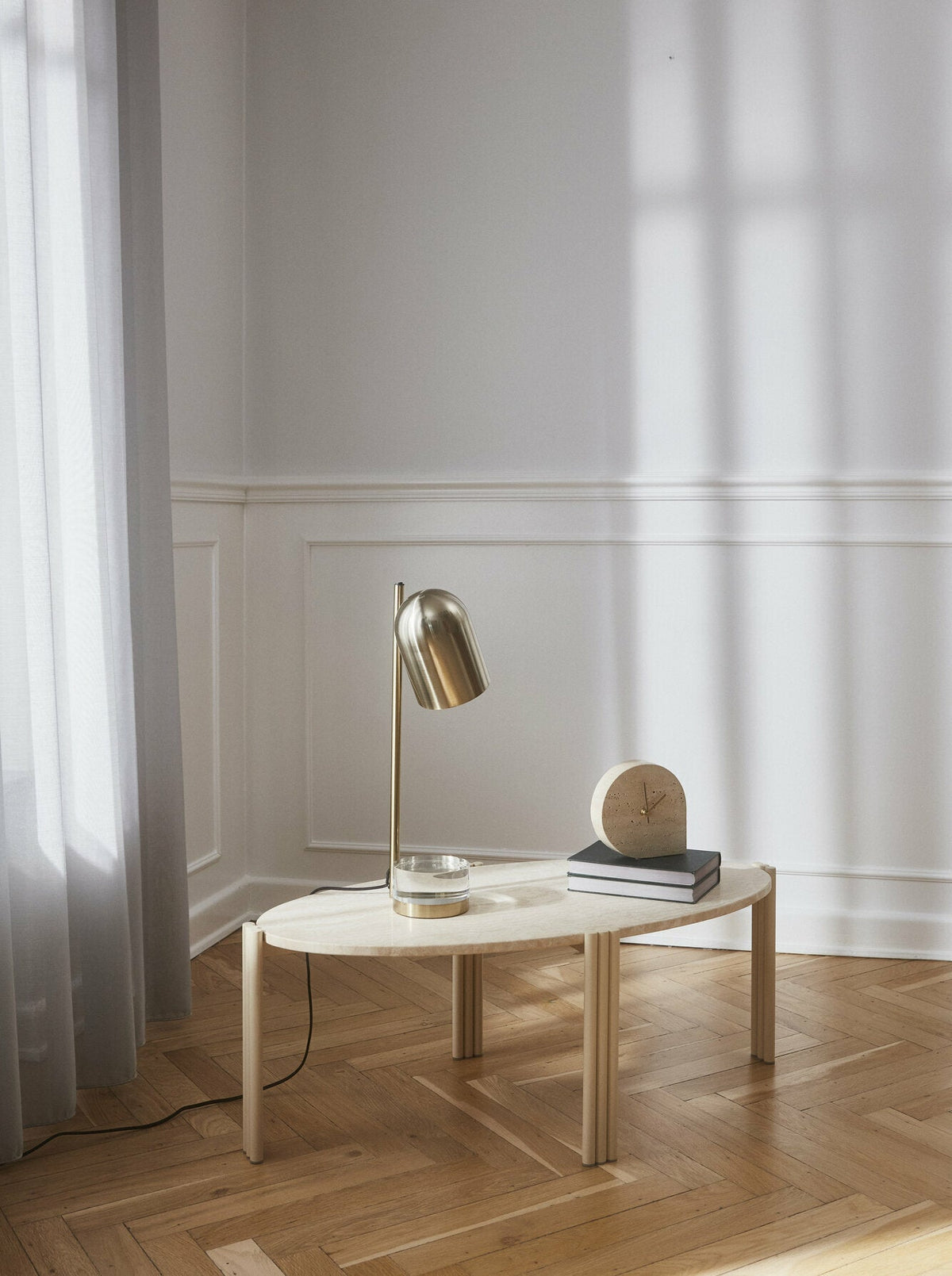 Table basse ovale en acier beige et travertin 92,4 x 47,6 cm Tribus - AYTM - The Cool Republic