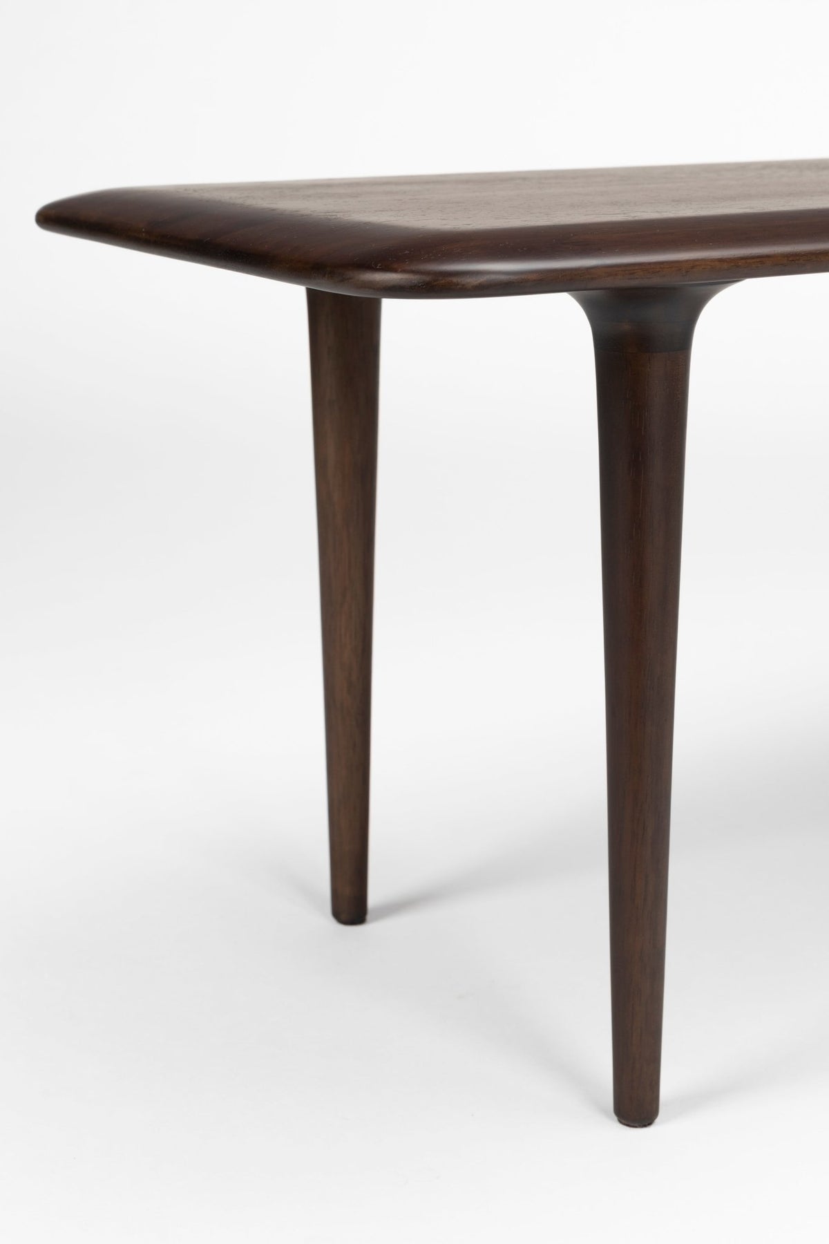 Table basse rectangulaire en bois massif foncé 110x38x38cm Elroy - Dutchbone - The Cool Republic