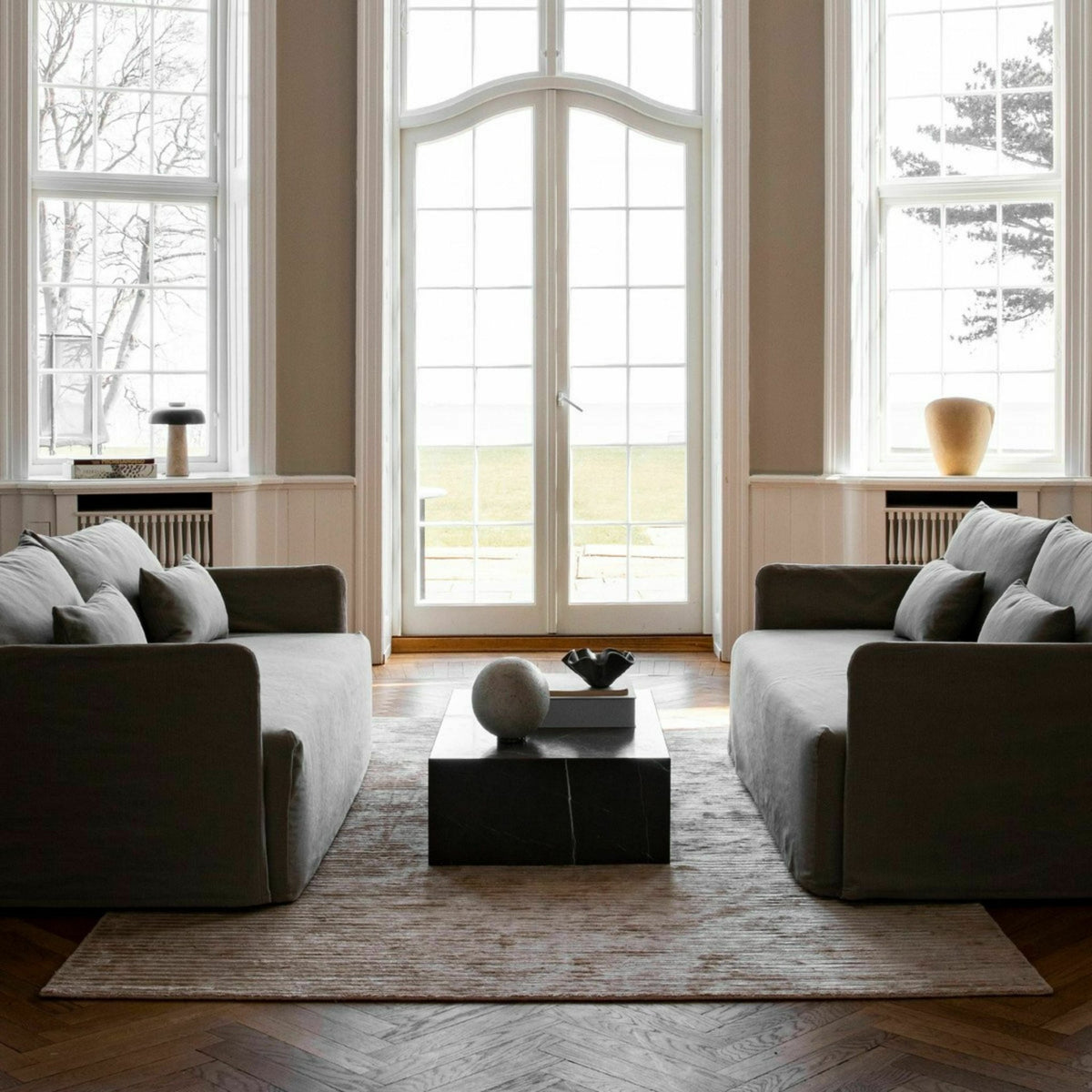 Table basse rectangulaire en marbre noir 100 x 60 cm Plinth Low - Audo - The Cool Republic
