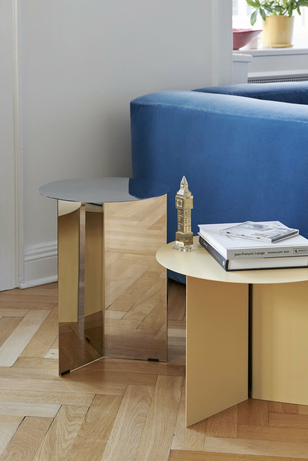 Coffee table ronde in yellow steel Slit - HAY - The Cool Republic