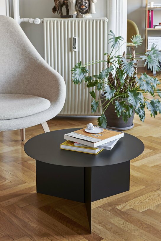Table basse ronde en acier noire XL Slit - HAY - The Cool Republic
