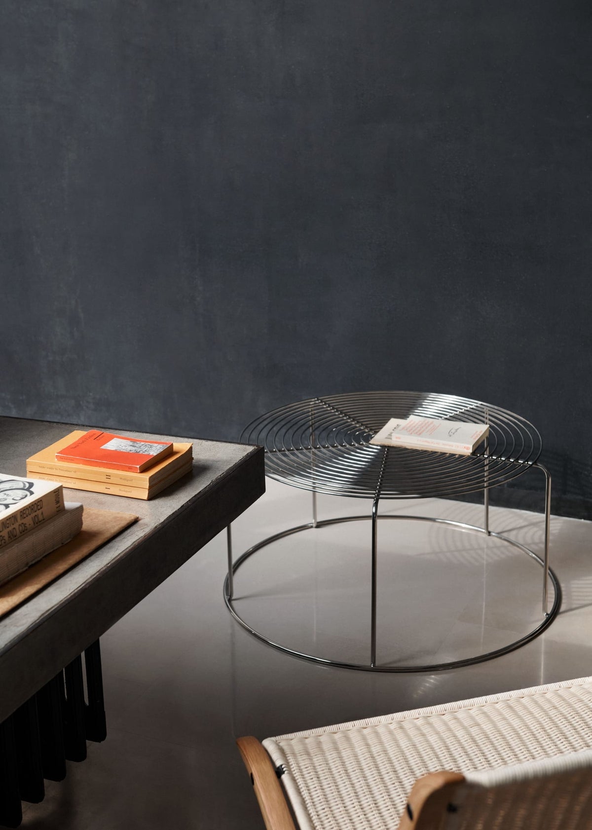 Table basse ronde en acier poli miroir argenté 74x74x36cm Wire VP17 - &tradition — vue 13