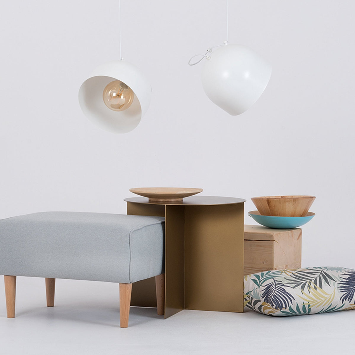 Table basse ronde en métal gold Oli - Custom Form - The Cool Republic