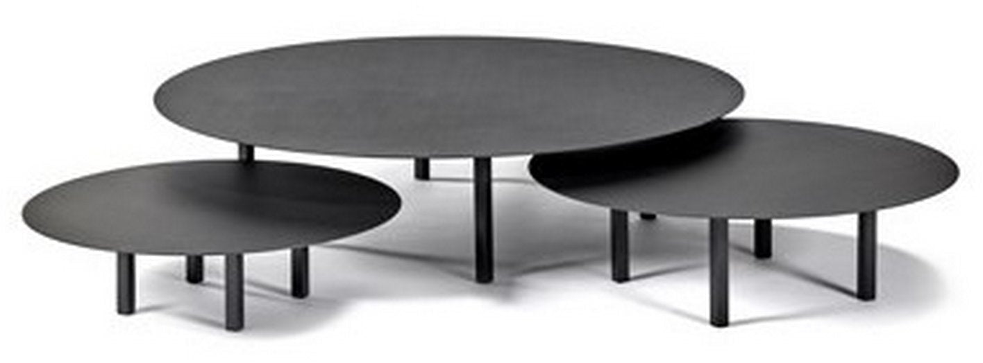 Table basse ronde en métal noir 78 x 25 cm 02 - Serax - The Cool Republic