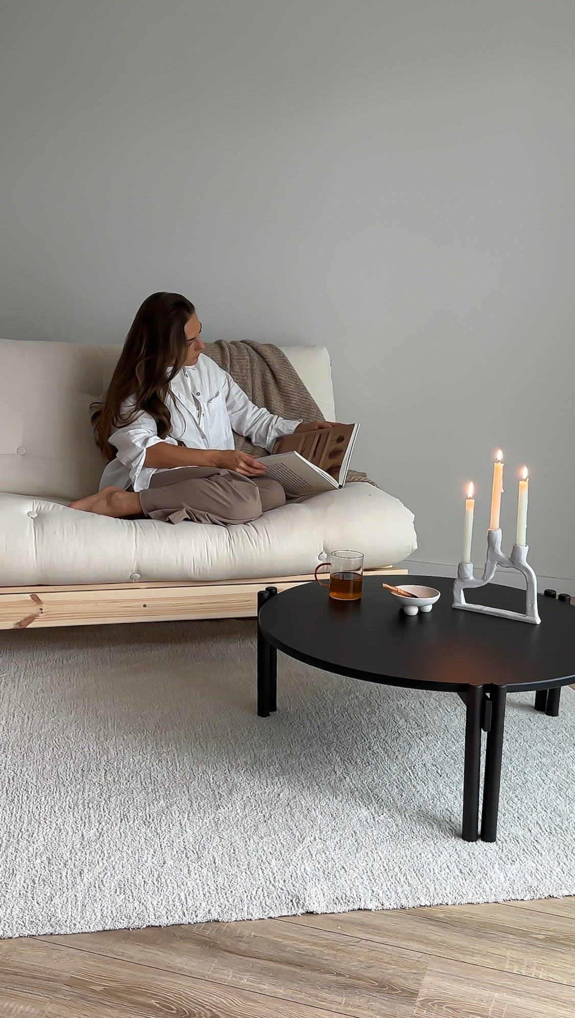 Table basse ronde en pin noir 80x32cm Sticks - Karup Design - The Cool Republic