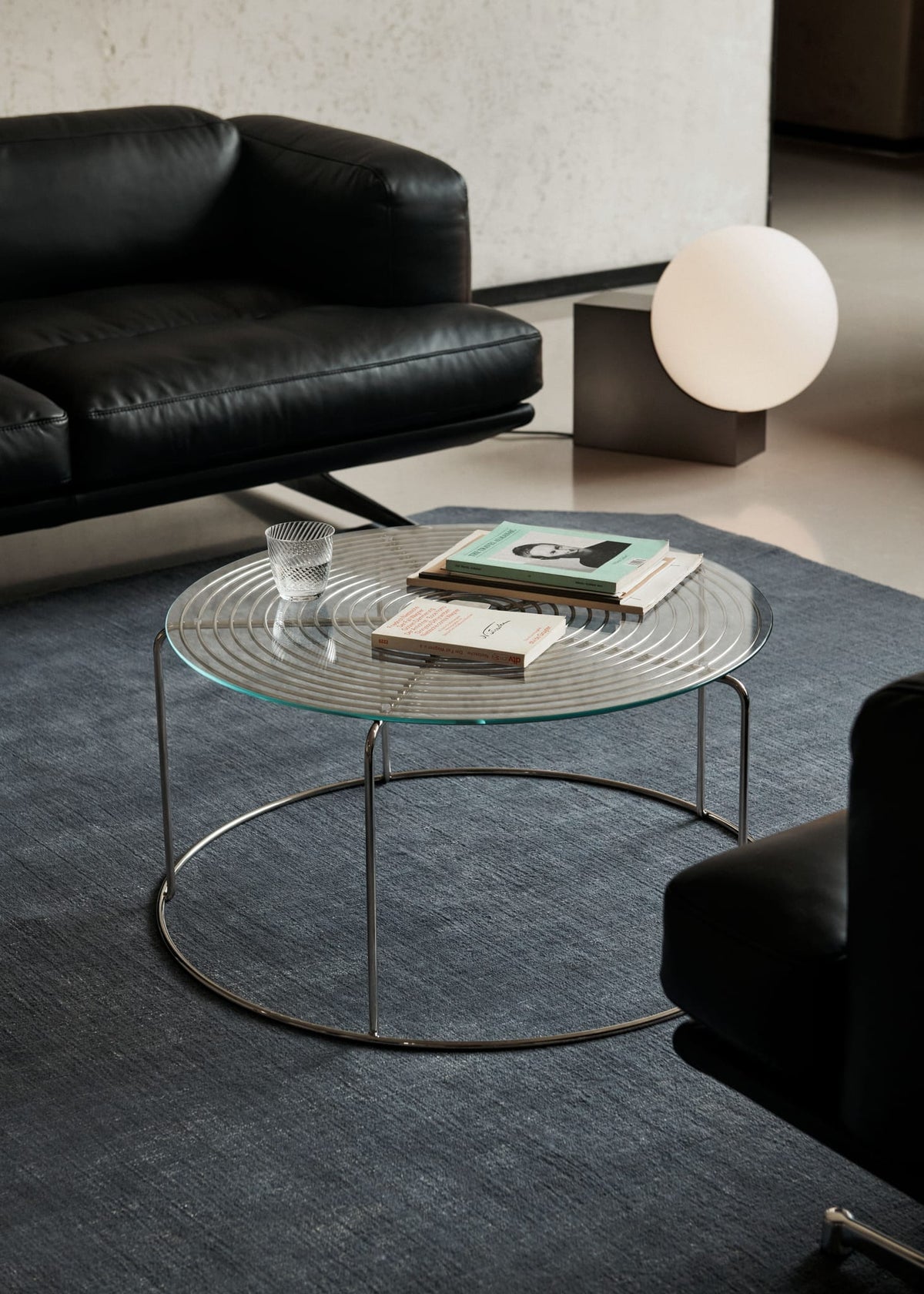 Table basse ronde en verre et acier poli miroir argenté 74x74x36cm Wire VP17 - &tradition — vue 2