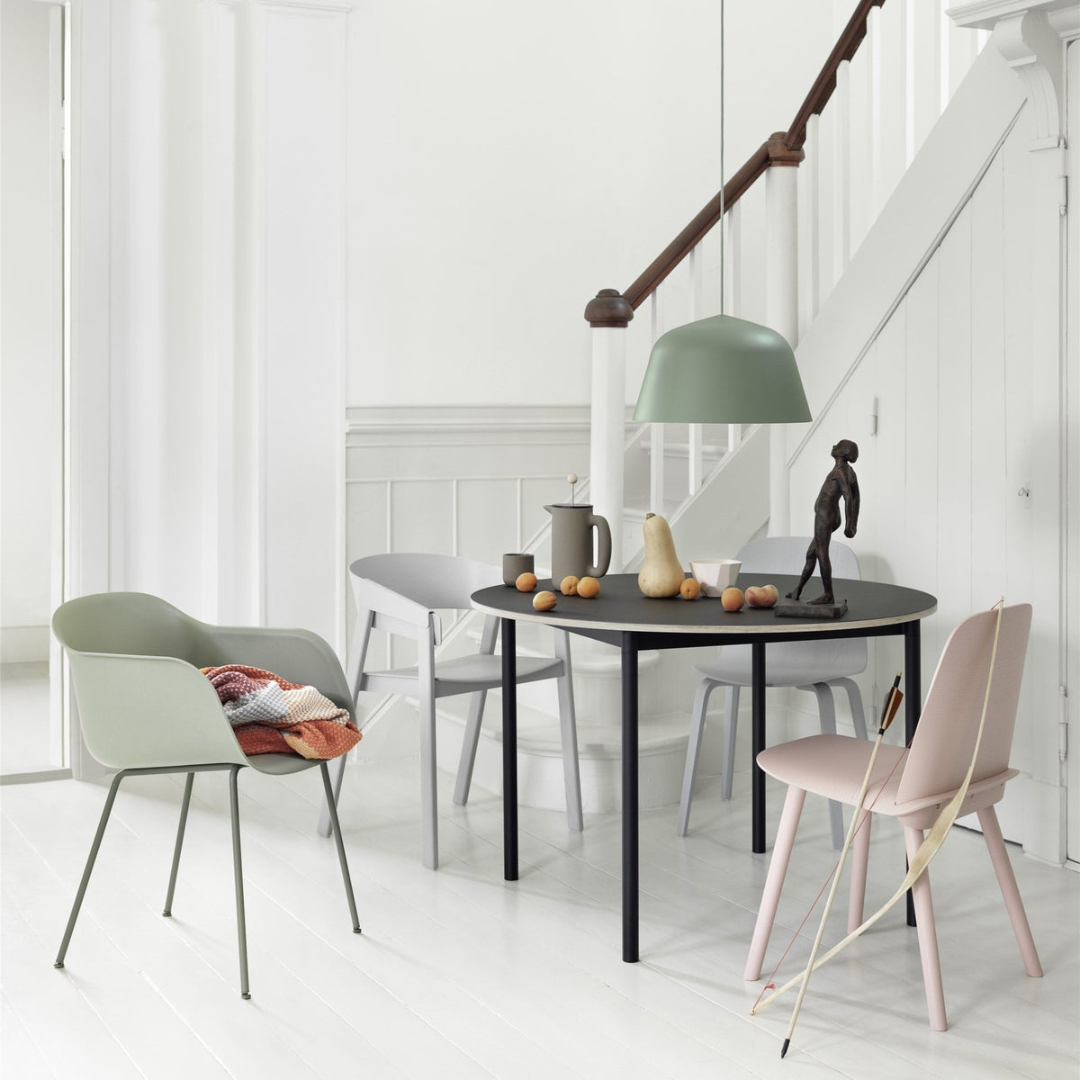 Table blanche bords en bois 160 cm Base - Muuto - The Cool Republic