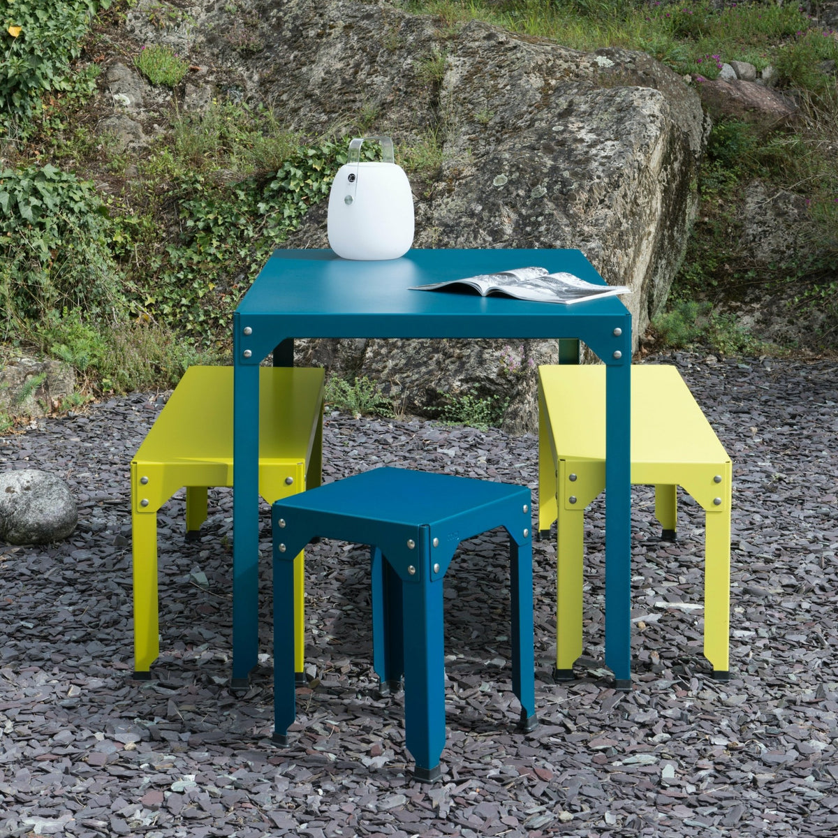 Table carrée en acier mat sable 79 cm Hegoa - Matière Grise - The Cool Republic