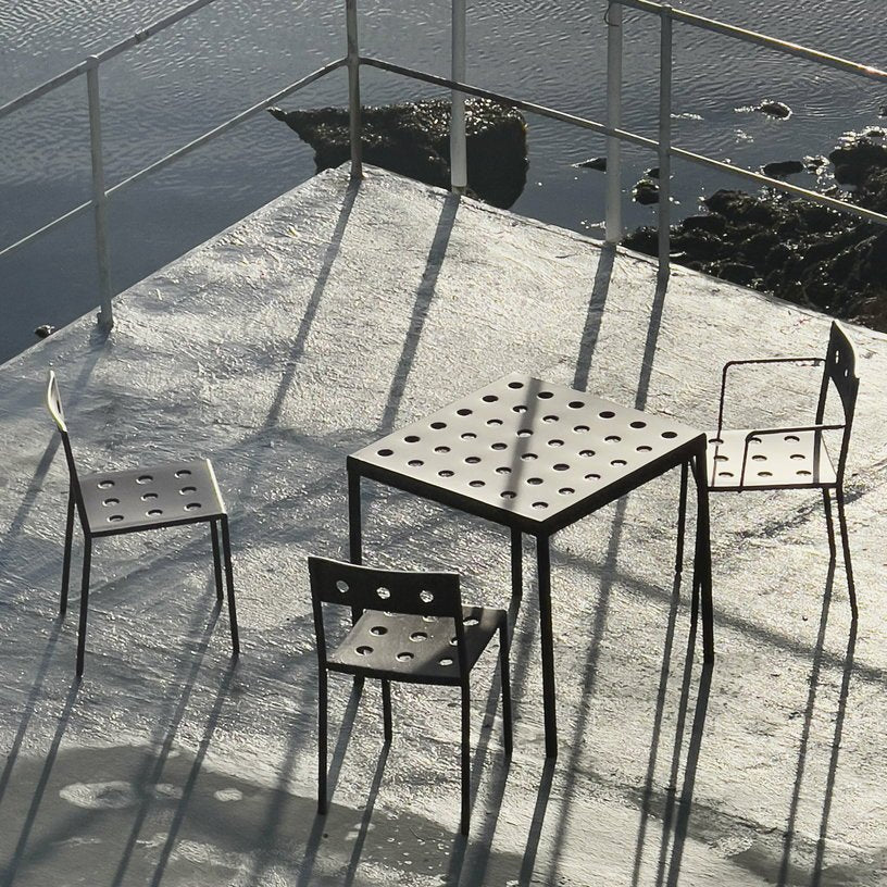 Table carrée en acier rouge Balcony - HAY - The Cool Republic
