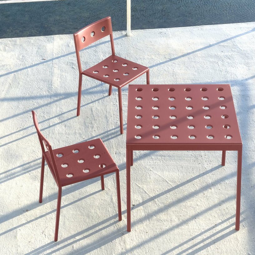 Table carrée en acier rouge Balcony - HAY - The Cool Republic