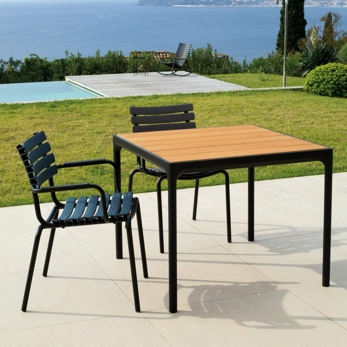Table carrée en bambou et cadre gris FOUR - Houe - The Cool Republic