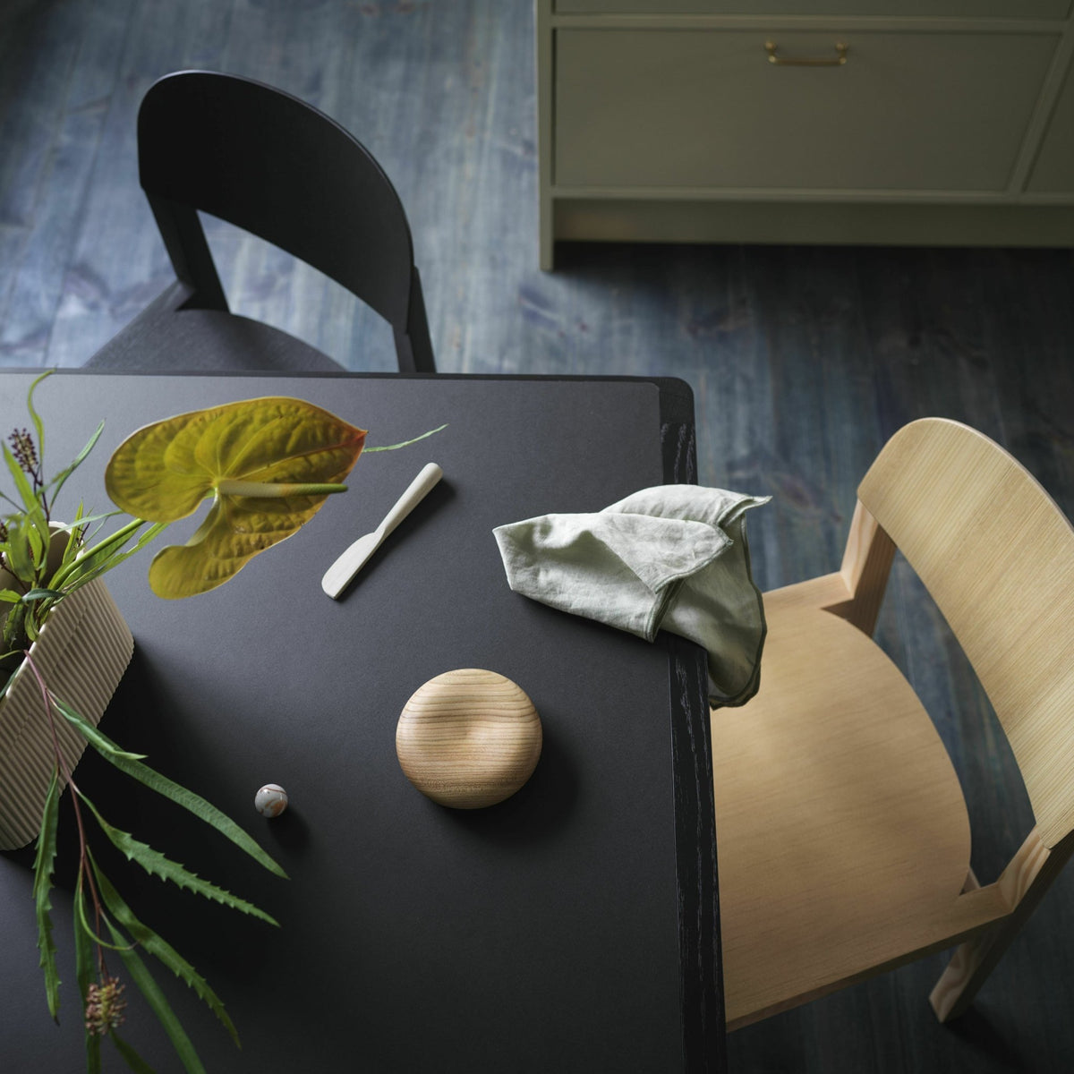Table chêne laqué et noire 140 x 92 cm Workshop - Muuto - The Cool Republic