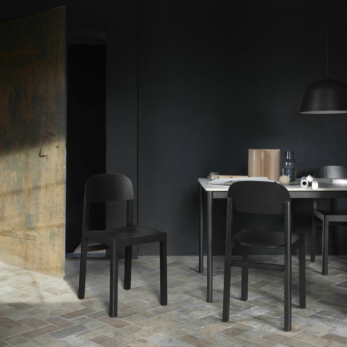 Table chêne laqué et noire 140 x 92 cm Workshop - Muuto - The Cool Republic