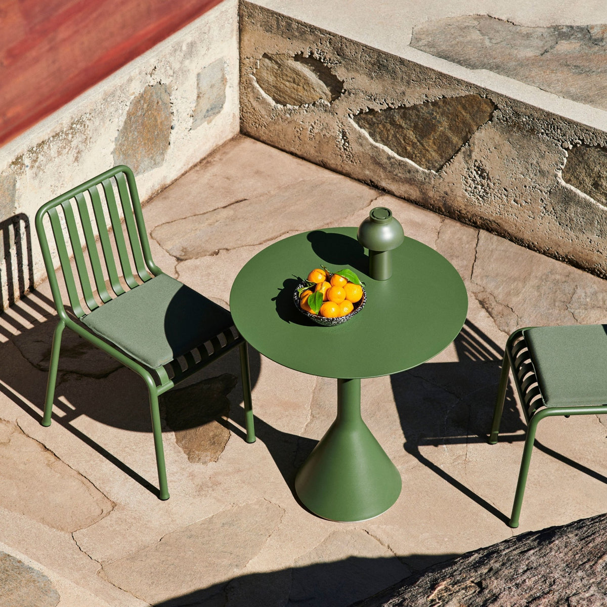 Table cone anthracite 90 cm Palissade - HAY - The Cool Republic