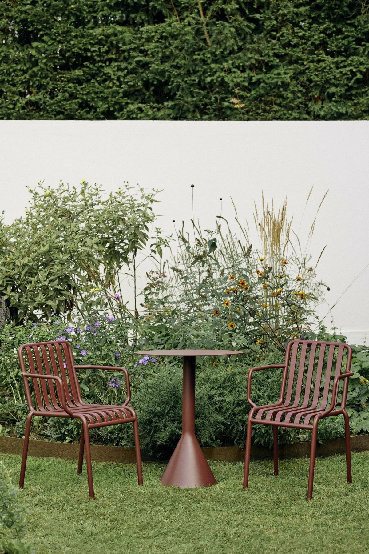 Table cone rouge 70 cm Palissade - HAY - The Cool Republic