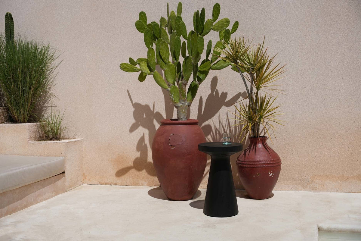 Table d'appoint ronde en bois de suar massif noir 40x40x60cm Fiji - Bazar Bizar — vue 3
