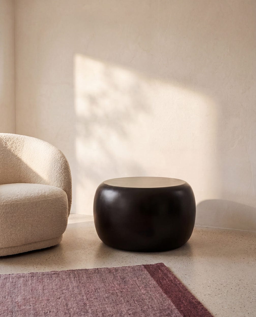 Table d'appoint ronde en résine mate noire 70x70x40cm Matt - Bazar Bizar — vue 2