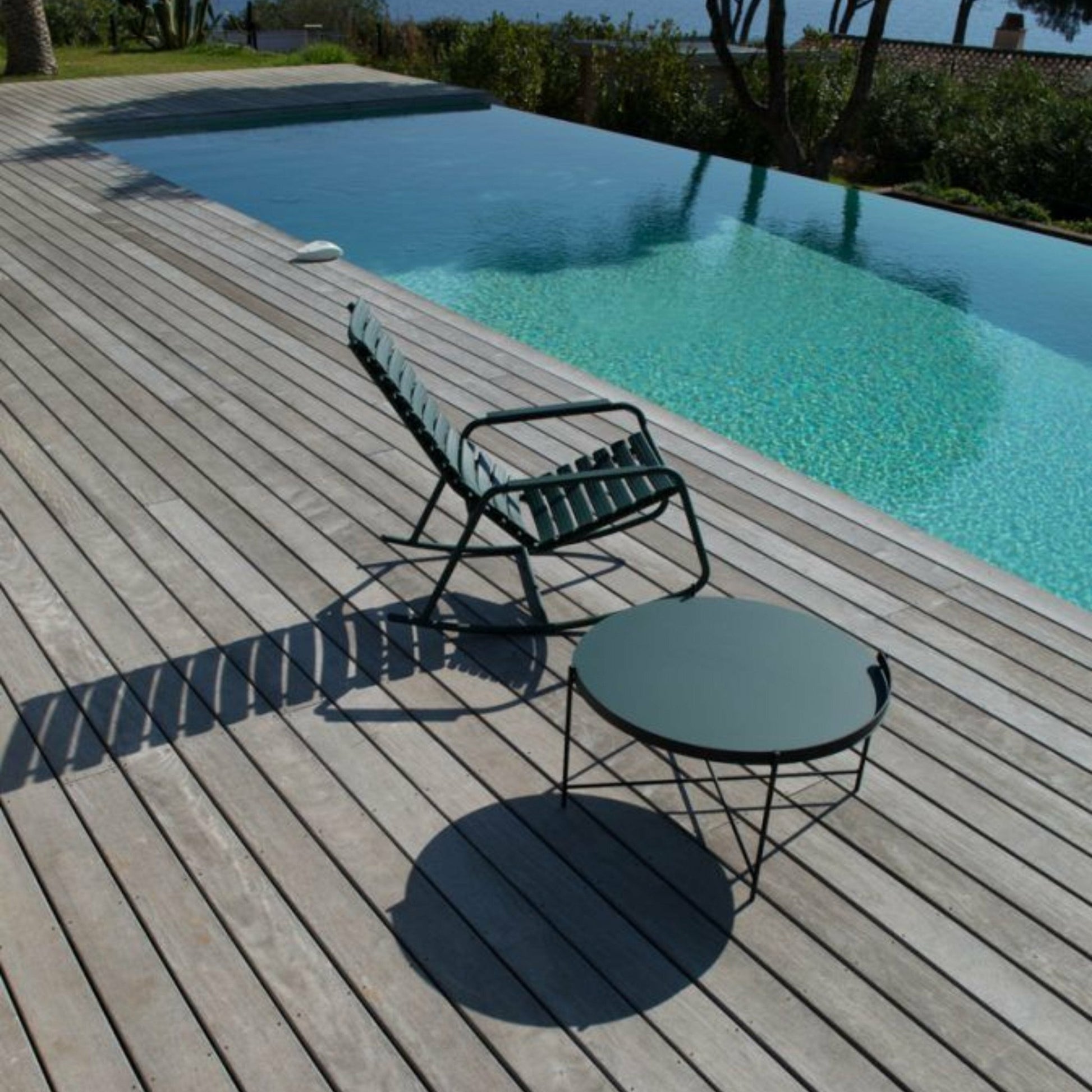 Table d'appoint 46 cm noir avec poignée EDGE - Houe - The Cool Republic