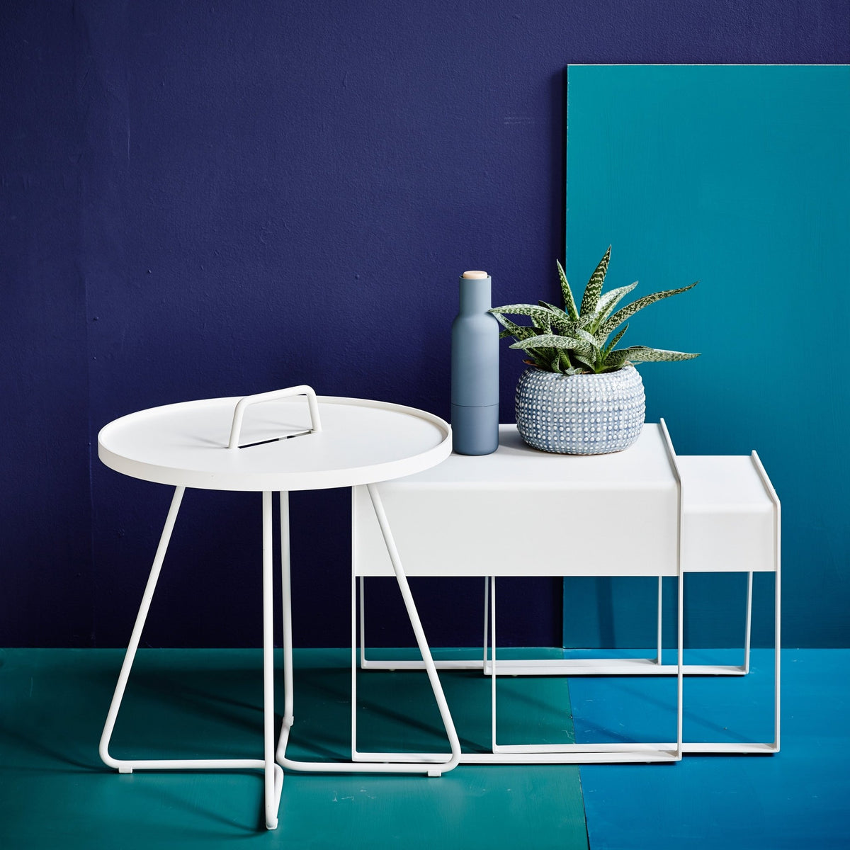 Table d'appoint 46,5 cm en aluminium blanc On-the-move - Cane-Line - The Cool Republic