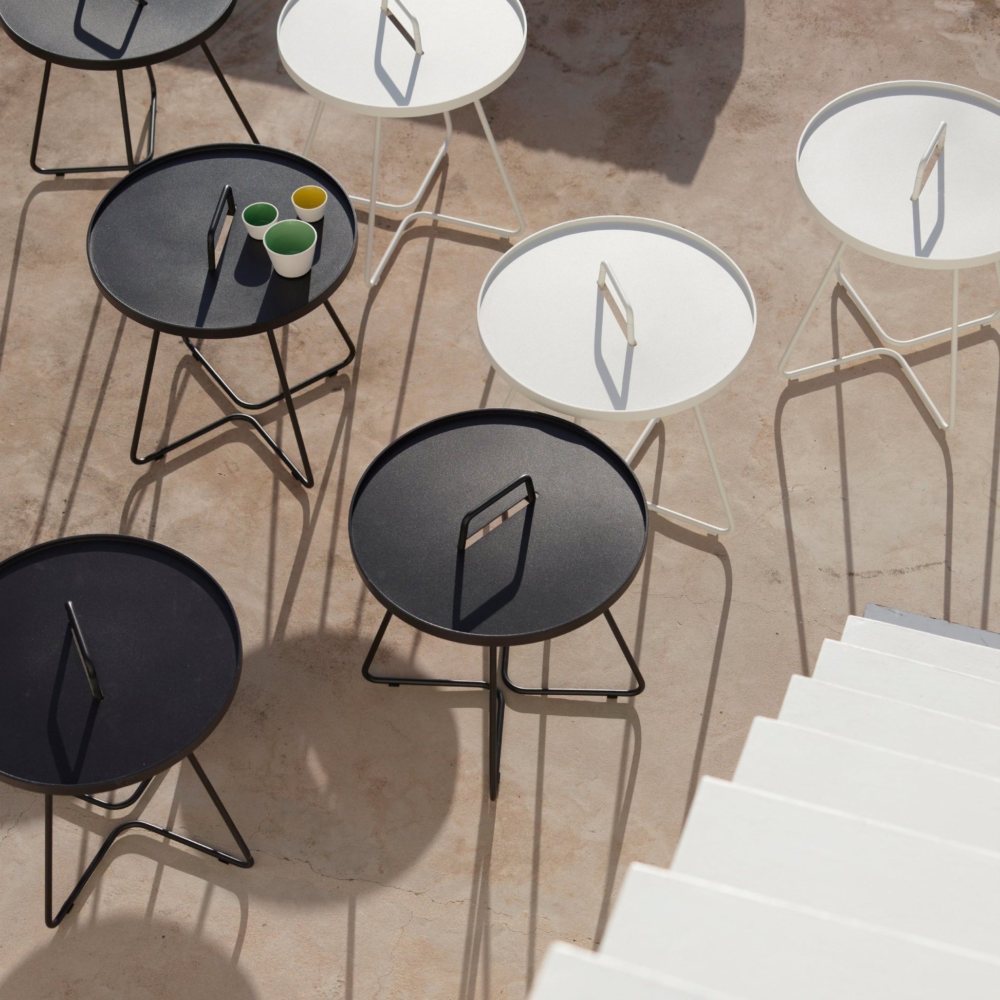 Table d'appoint 54 cm en aluminium blanc On-the-move - Cane-Line - The Cool Republic