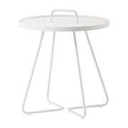 Table d'appoint 54 cm en aluminium blanc On-the-move - Cane-Line - The Cool Republic