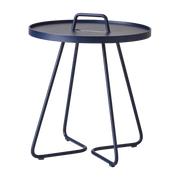 Table d'appoint 54 cm en aluminium bleu nuit On-the-move - Cane-Line - The Cool Republic