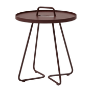 Table d'appoint 54 cm en aluminium bordeaux On-the-move - Cane-Line - The Cool Republic