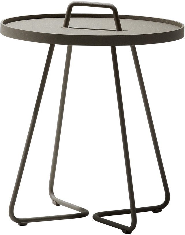 Table d'appoint 54 cm en aluminium taupe On - the - move - Cane - Line - The Cool Republic