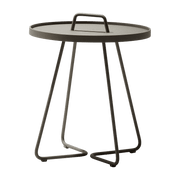 Table d'appoint 54 cm en aluminium taupe On-the-move - Cane-Line - The Cool Republic