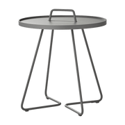Table d'appoint 60 cm en aluminium gris On-the-move - Cane-Line - The Cool Republic