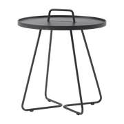 Table d'appoint 60 cm en aluminium noir On-the-move - Cane-Line - The Cool Republic
