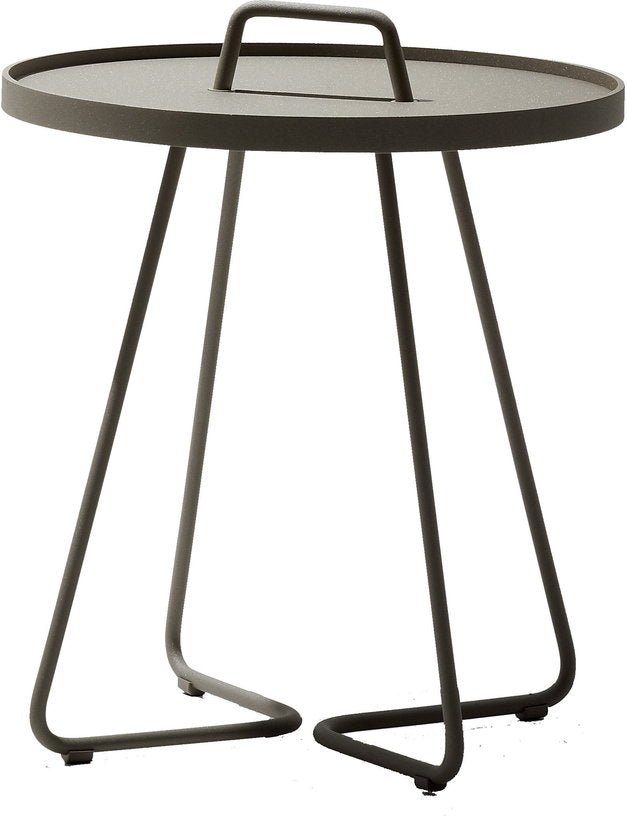 Table d'appoint 60 cm en aluminium taupe On - the - move - Cane - Line - The Cool Republic