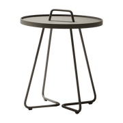 Table d'appoint 60 cm en aluminium taupe On-the-move - Cane-Line - The Cool Republic
