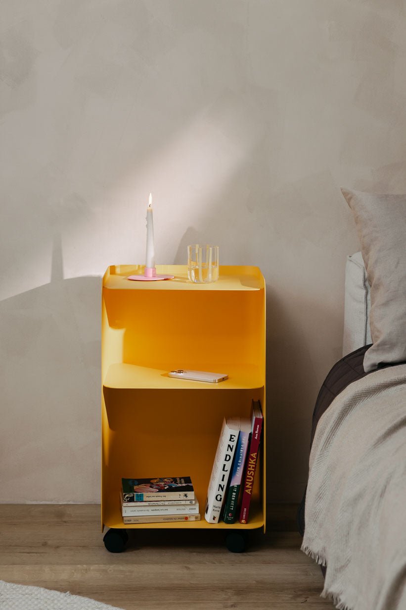 Table d'appoint à roulettes deux étages en acier jaune 40x30x67,5cm Juno - Metallbude - The Cool Republic