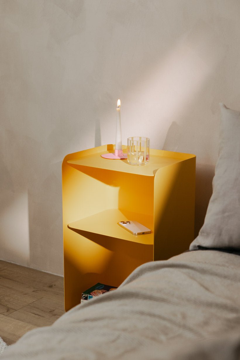 Table d'appoint à roulettes deux étages en acier jaune 40x30x67,5cm Juno - Metallbude - The Cool Republic
