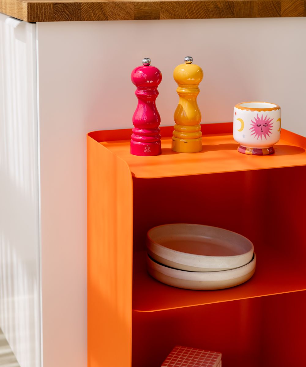 Table d'appoint à roulettes deux étages en acier orange sprizz 40x30x67,5cm Juno - Metallbude - The Cool Republic