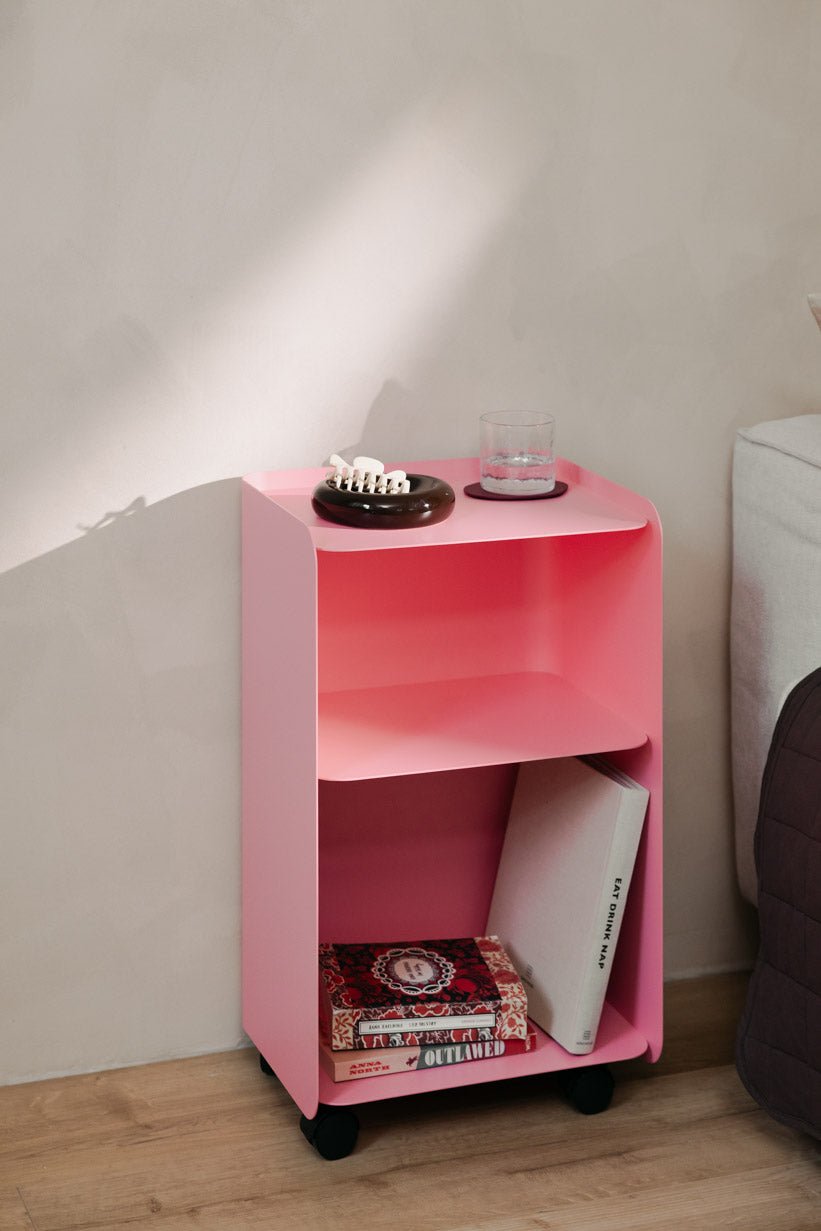 Table d'appoint à roulettes deux étages en acier rose 40x30x67,5cm Juno - Metallbude - The Cool Republic