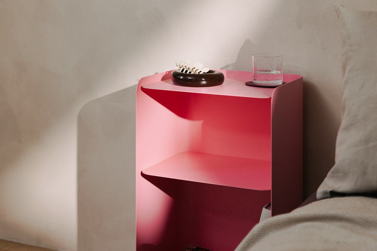 Table d'appoint à roulettes deux étages en acier rose 40x30x67,5cm Juno - Metallbude - The Cool Republic