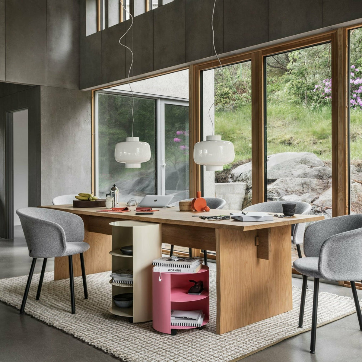 Table d'appoint à roulettes en acier beige 40 cm Hide Side - Hem - The Cool Republic