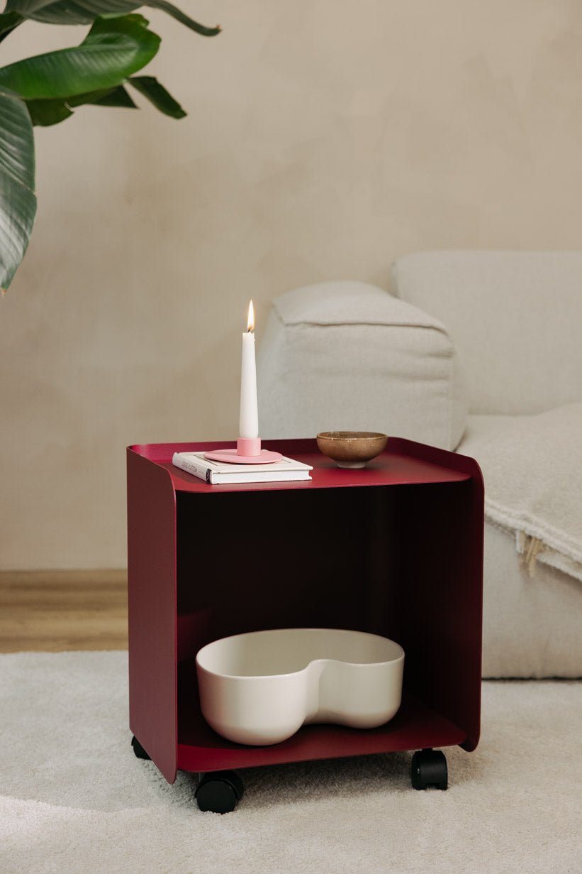 Table d'appoint à roulettes en acier bordeaux 40x30x43,5cm Juno - Metallbude - The Cool Republic