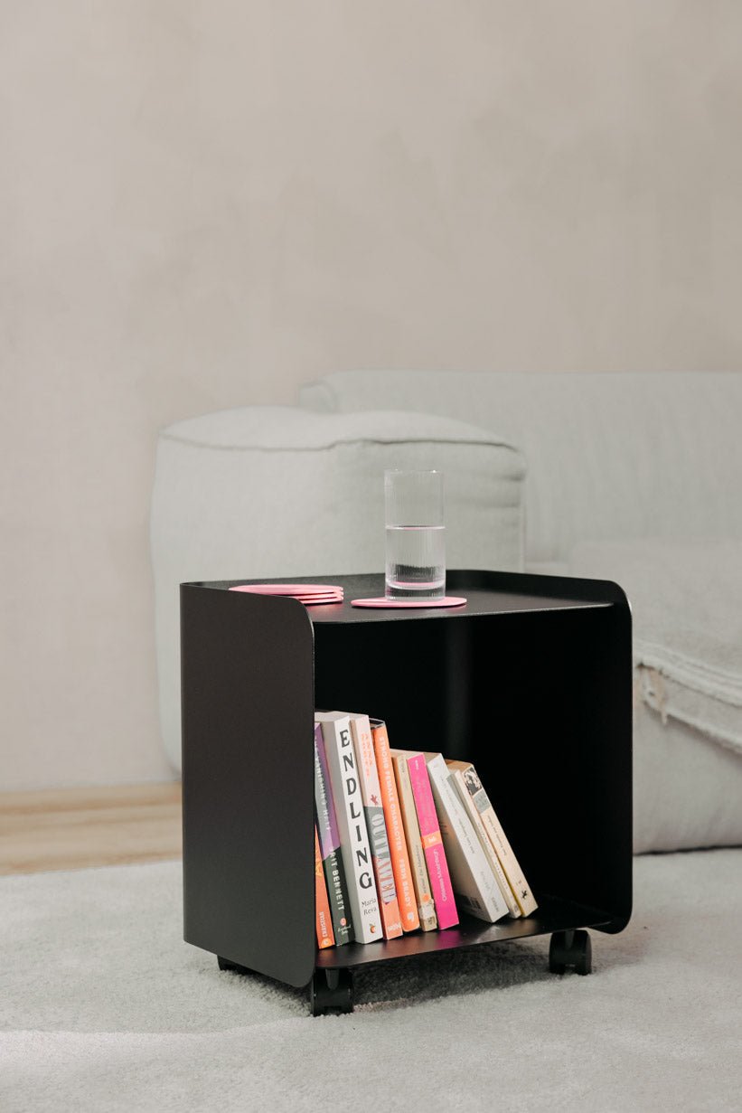 Table d'appoint à roulettes en acier noir 40x30x43,5cm Juno - Metallbude - The Cool Republic