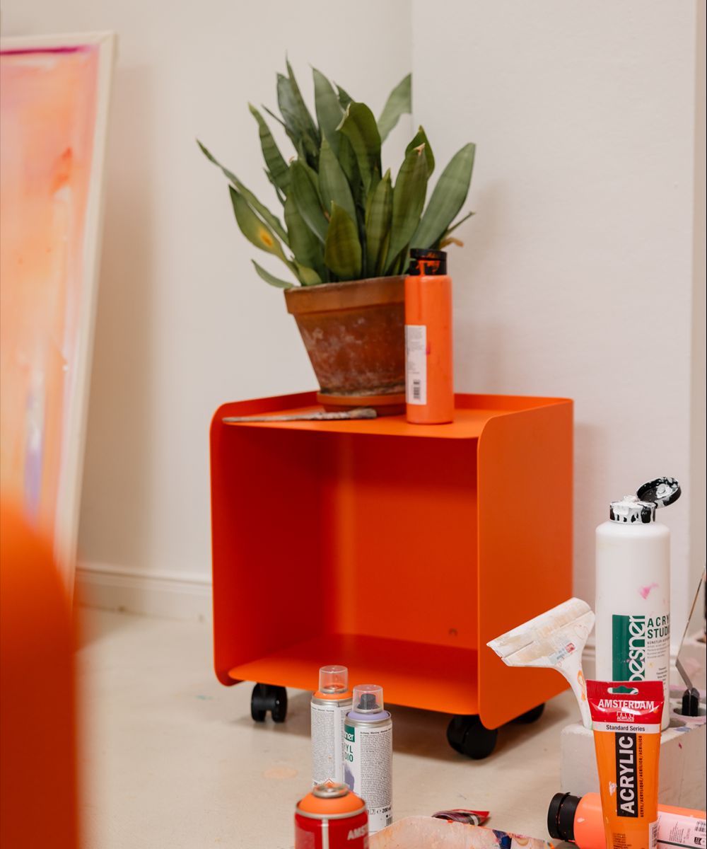 Table d'appoint à roulettes en acier orange sprizz 40x30x43,5cm Juno - Metallbude - The Cool Republic