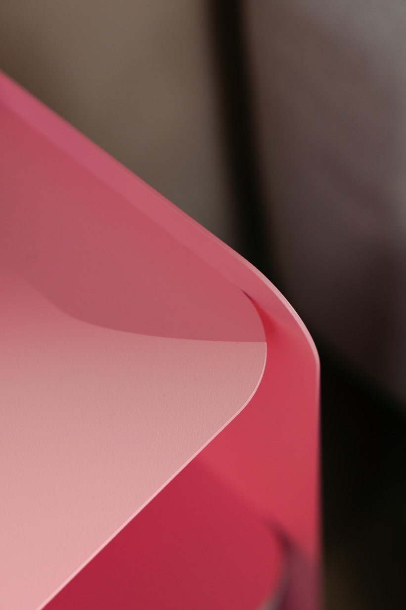 Table d'appoint à roulettes en acier rose 40x30x43,5cm Juno - Metallbude - The Cool Republic
