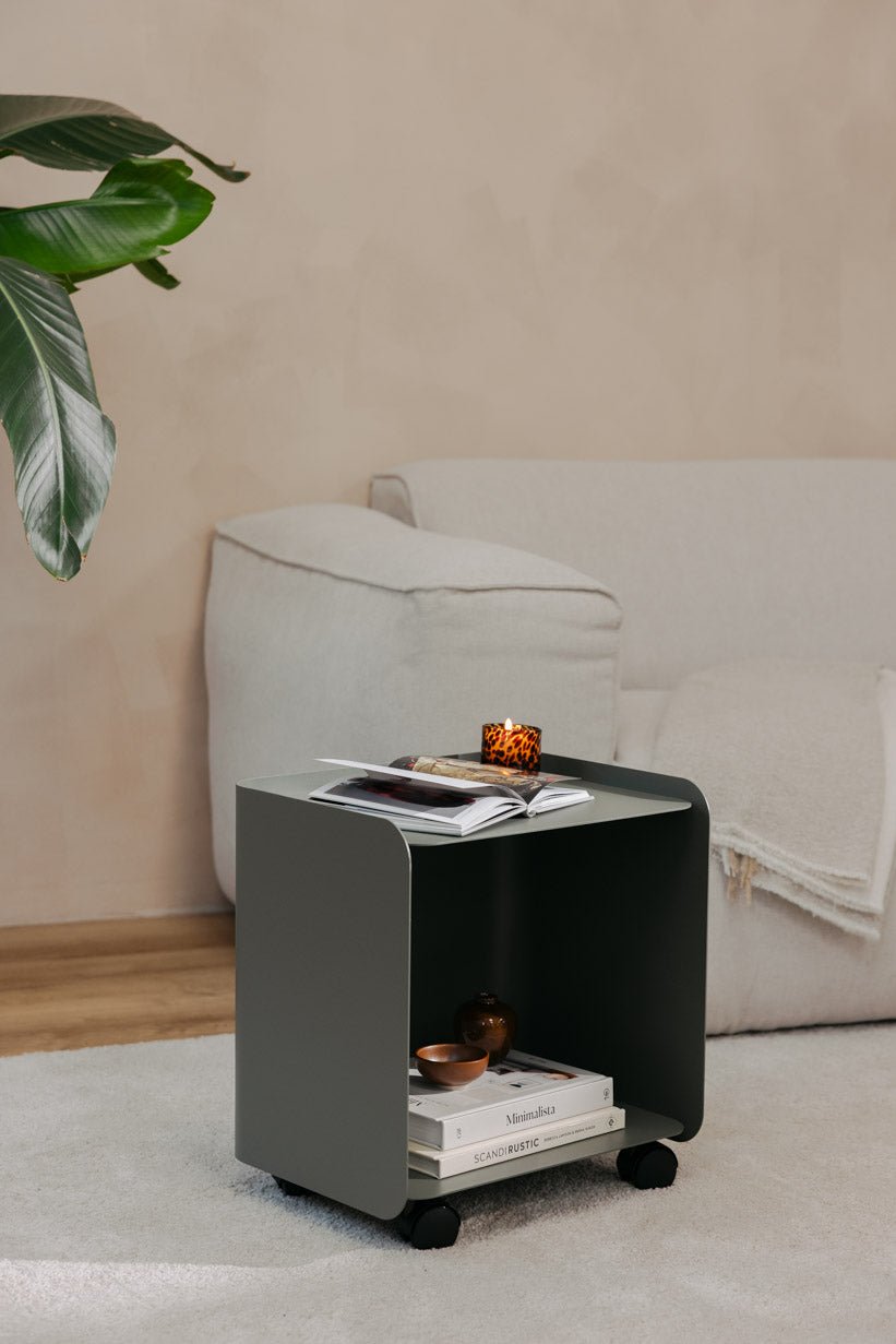 Table d'appoint à roulettes en acier vert 40x30x43,5cm Juno - Metallbude - The Cool Republic