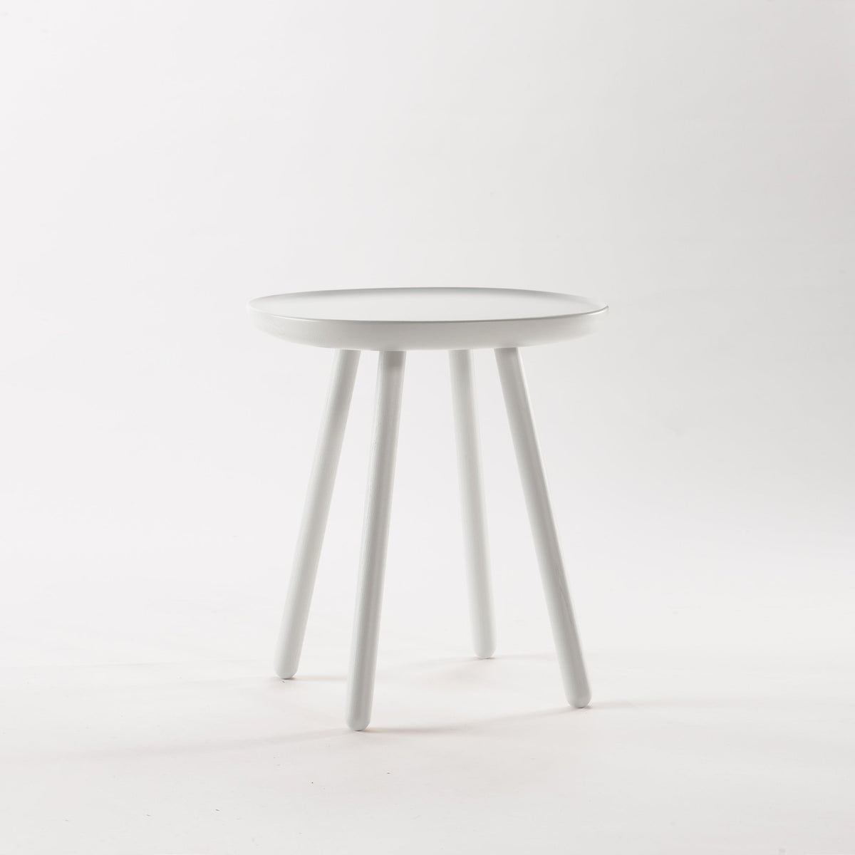 Table d'appoint blanche 45 cm Naïve - Emko - The Cool Republic