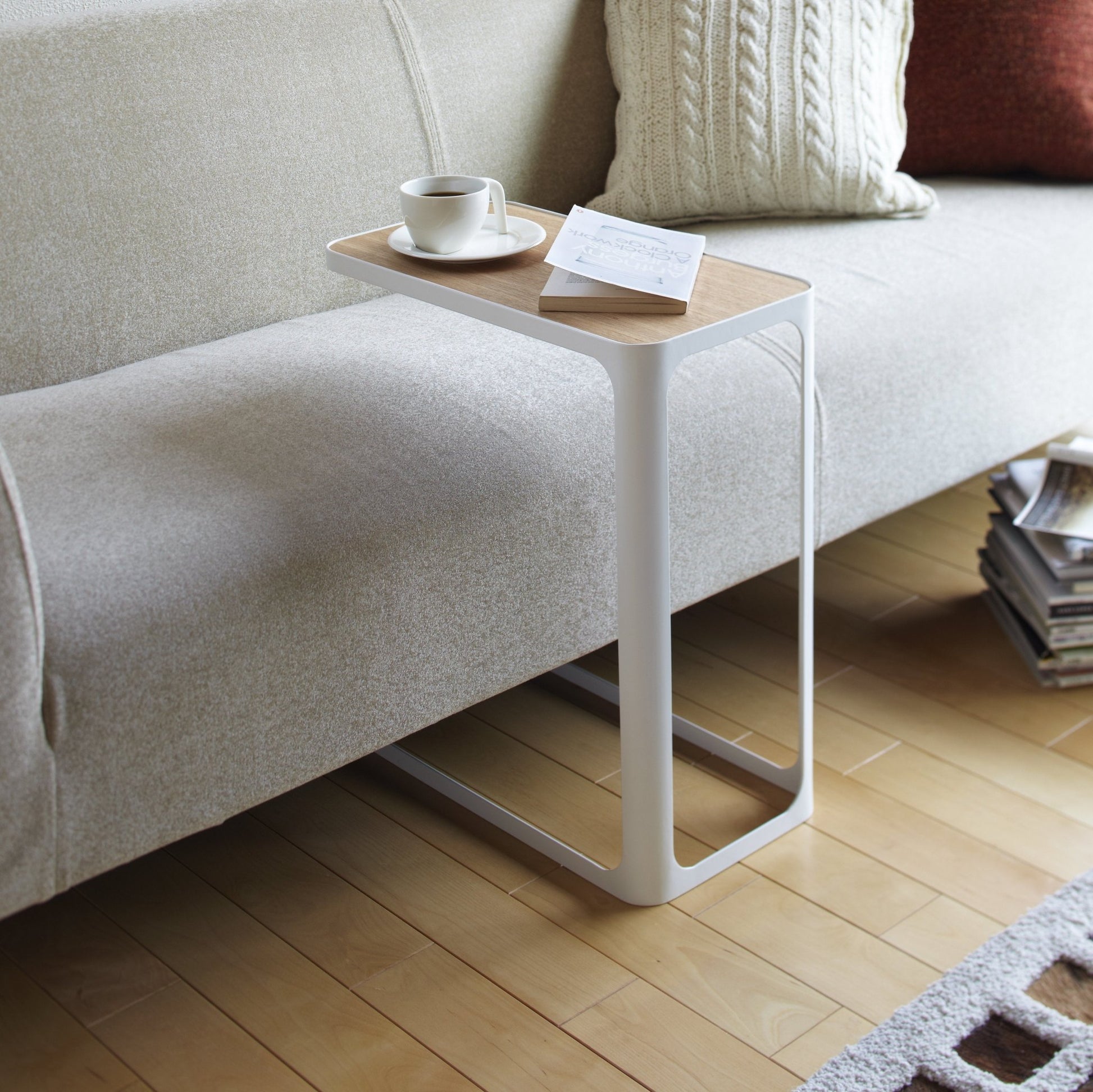 Table d'appoint blanche Frame - Yamazaki - The Cool Republic