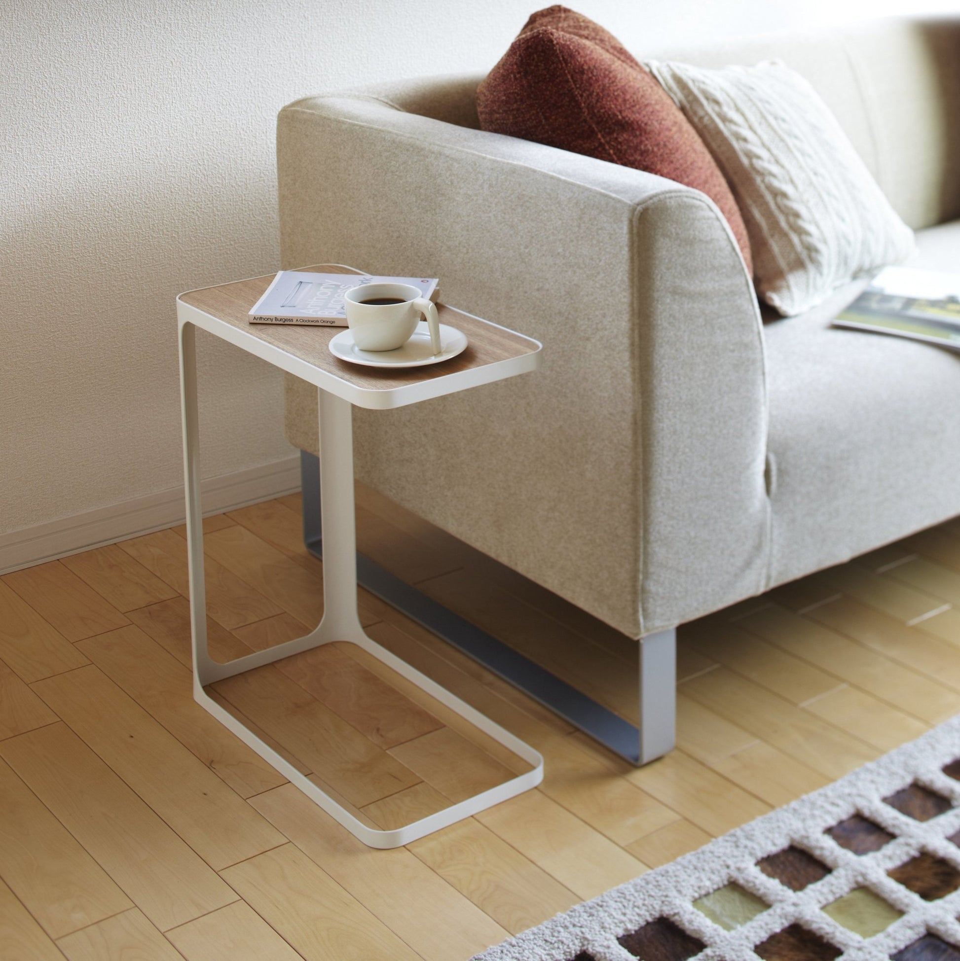 Table d'appoint blanche Frame - Yamazaki - The Cool Republic